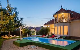 Admiral Family Resort